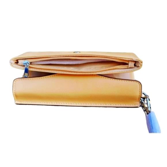 Flat Pouch Wallet With Floaded Double Interior Wristlet NWT - Picture 6 of 6